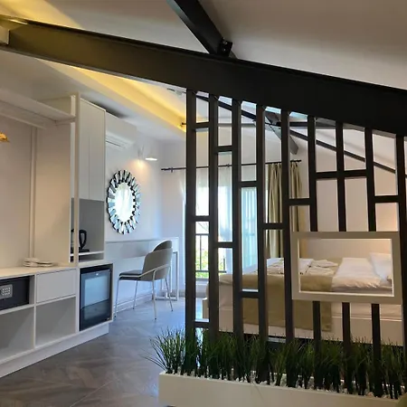 Kuca Hotel *