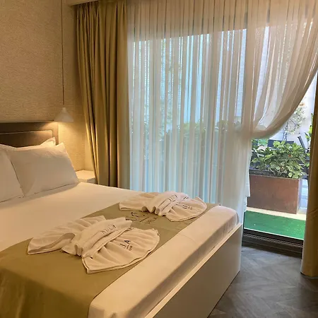 Kuca Hotel *